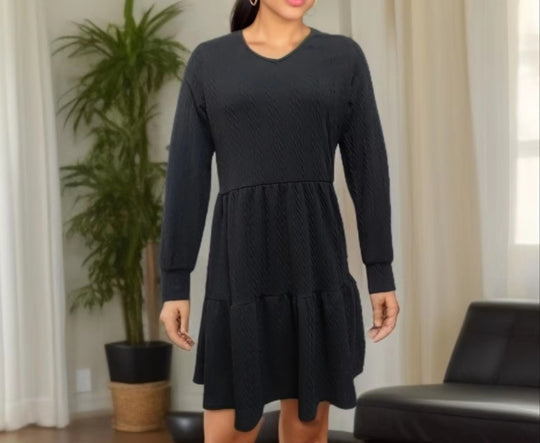 Damen lässiges Strickkleid mit voluminösem Saum und V-Ausschnitt EB