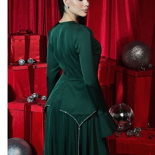 Damen Elegantes Abendkleid mit fließendem Schnitt und hochwertigen Details EB