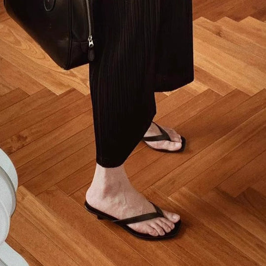 Damen elegante Strandsandalen mit schmalen Riemen von EB