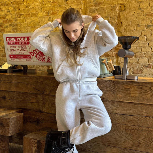 Damen Cropped Kapuzen-Sweatjacke mit Kängurutasche und tailliertem Rippbund EB