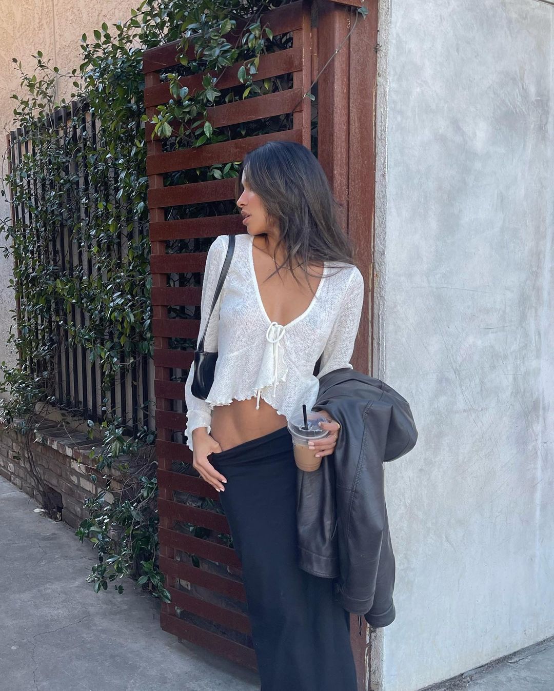 Damen Luftiges Crop-Top mit femininer Schnürung und lässigem Design EB