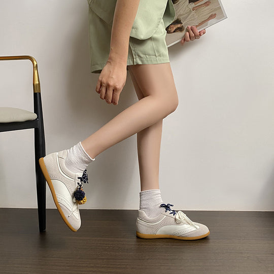 Damen Sneakers im modernen Design mit dekorativen Schnürsenkeln EB