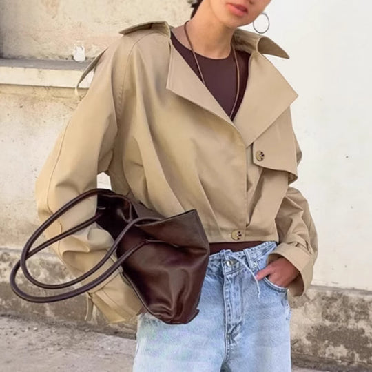 Damen modische Kurzjacke im minimalistischen Design mit lässigem Schnitt und praktischen Details EB