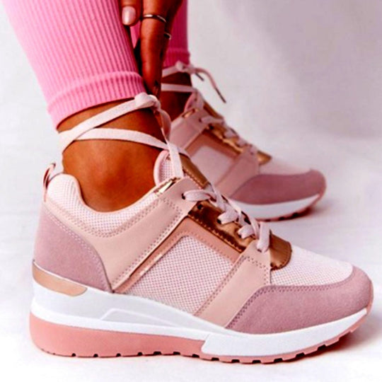 Damen Komfort-Keil-Sneaker mit perforiertem Obermaterial und Dekozipper EB