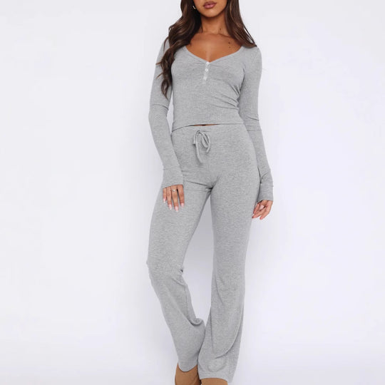 Damen Loungewear-Anzug aus weichem Rippstoff mit Knopfleiste und elastischem Bund EB