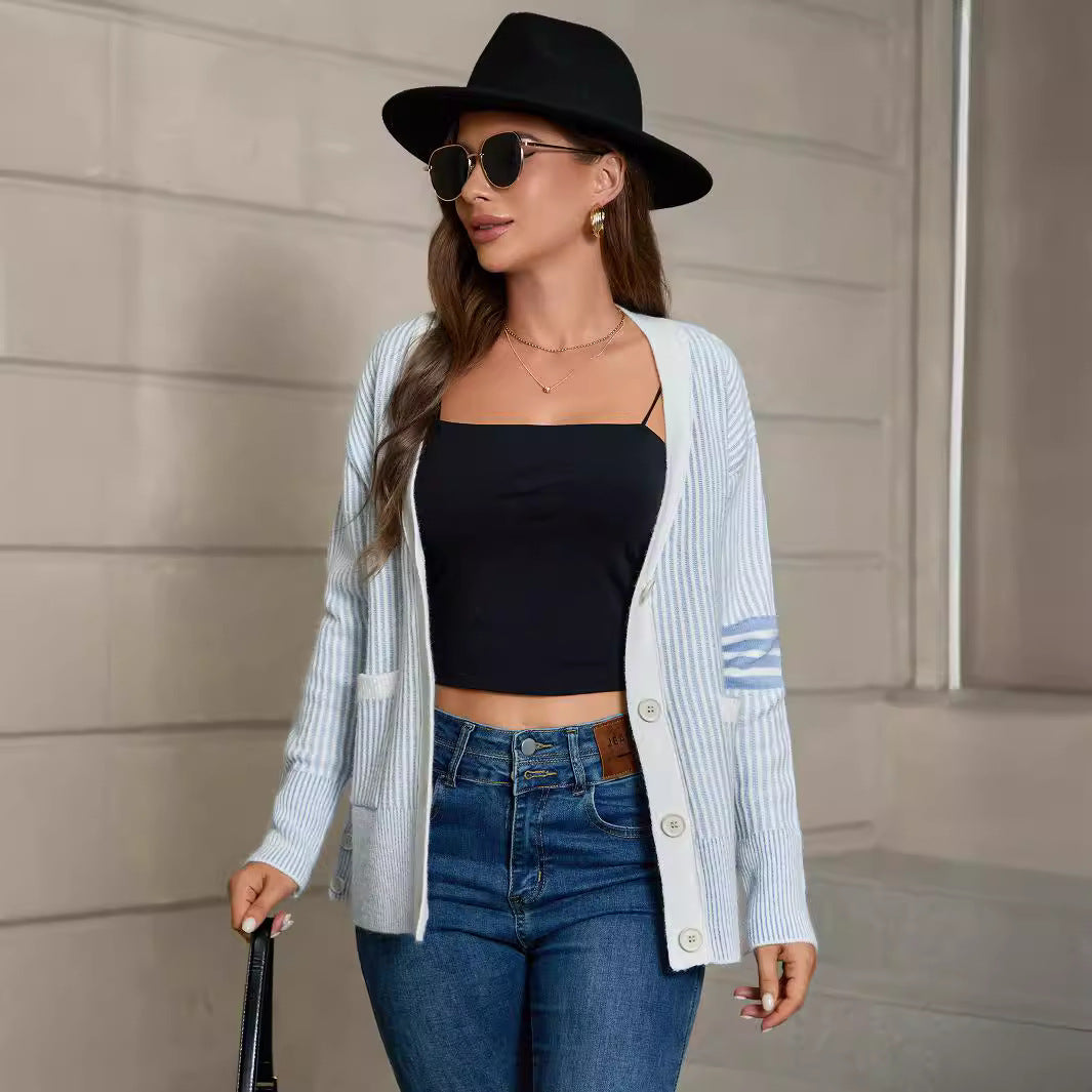 Damen modische Strickjacke mit Knopfdetails und praktischen Taschen EB