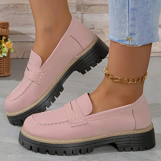 Damen robuster Plateau-Halbschuh im Loafer-Stil mit profilierter Gummisohle und dekorativem Steg EB