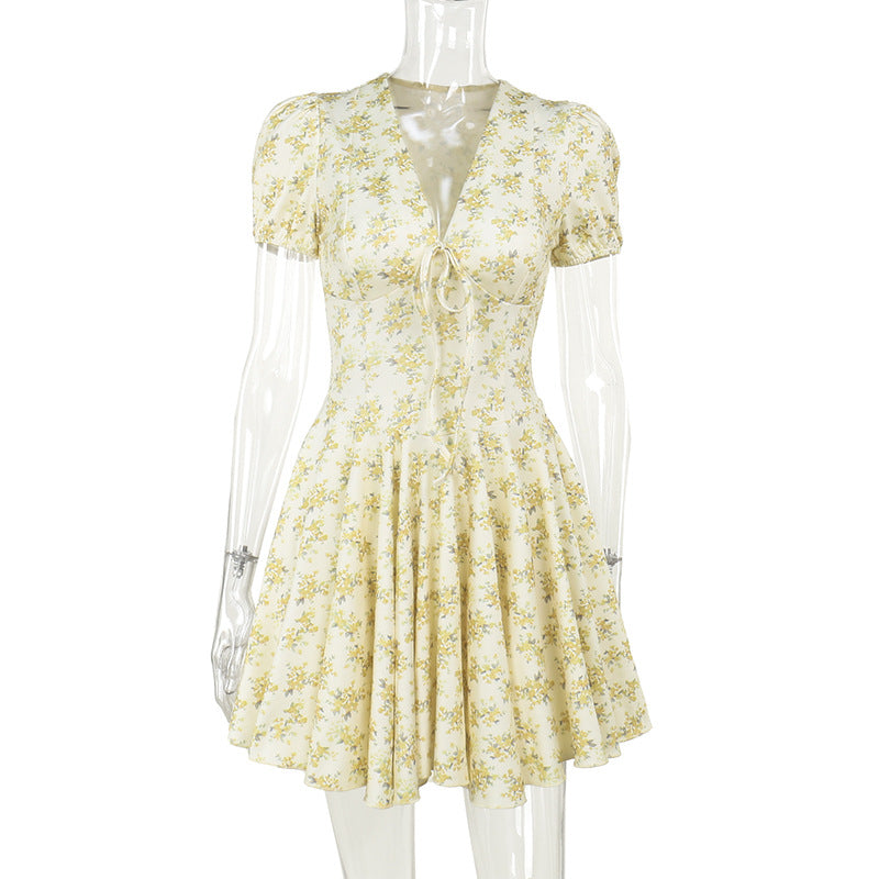 Damen verspieltes Blumenkleid mit voluminösem Rock und taillierter Taille EB