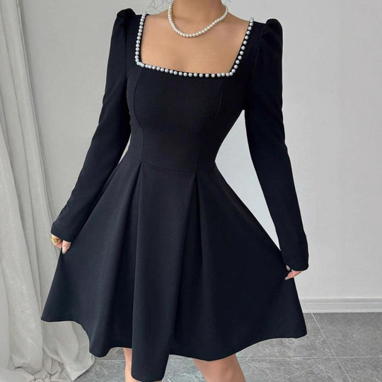 Damen Elegantes Minikleid mit schmalem Quadrat-Ausschnitt und feinem Rüschensaum EB