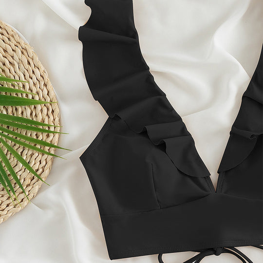 Damen Oberteil mit Rüschen und hohen Bikinihosen EB