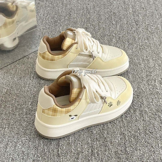 Damen Sportliche Sneakers mit verspieltem Karomuster und tierischen Akzenten EB