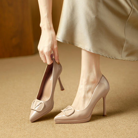 Damen Hochglanz Pumps mit dekorativem Schleifenakzent EB