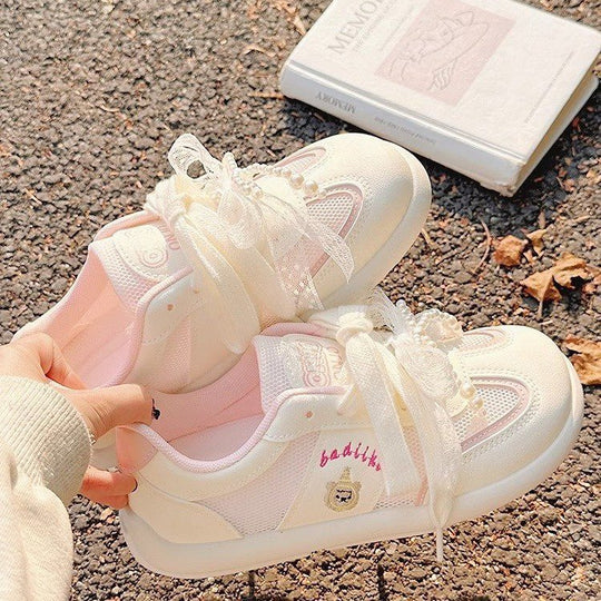 Damen Sportliche Sneaker mit modischem Spitzenelement und atmungsaktiver Oberfläche EB