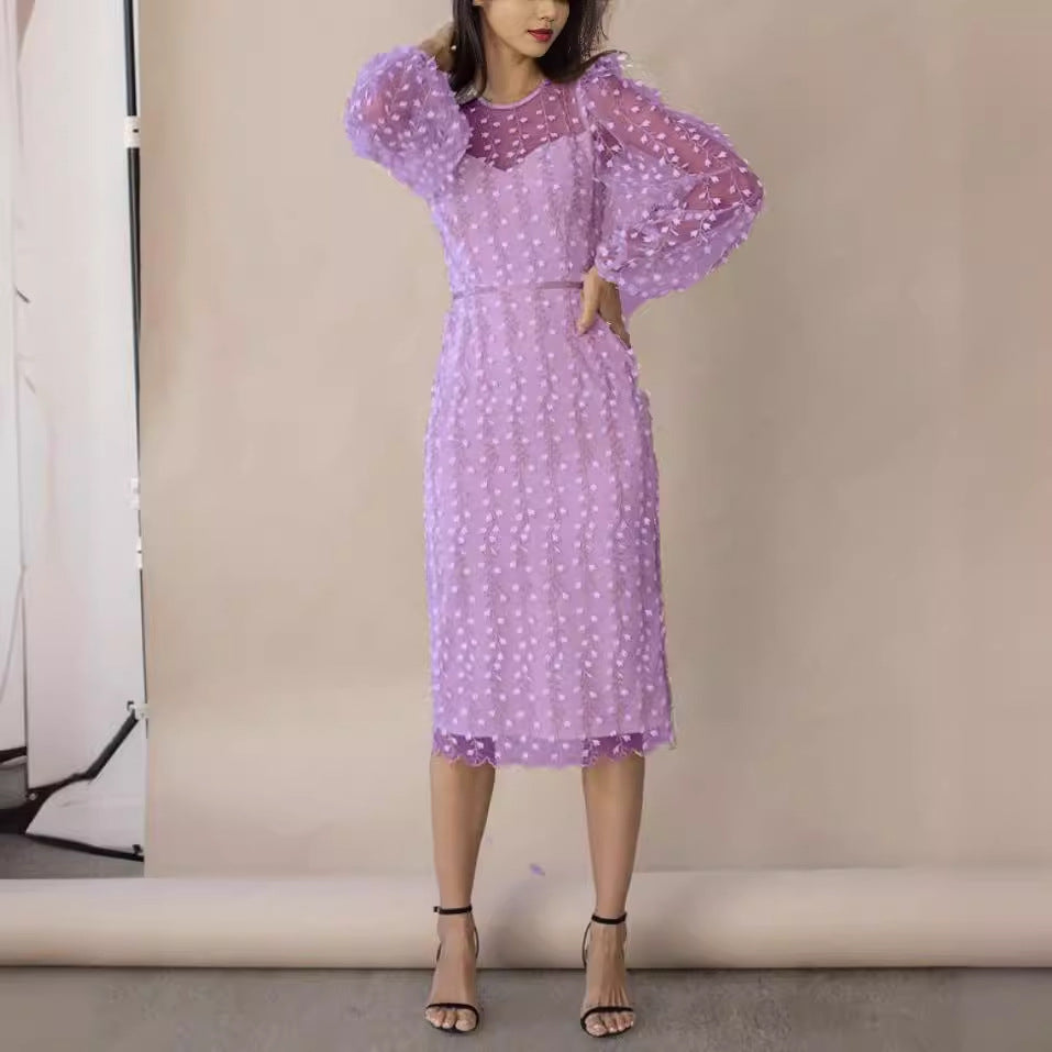 Damen Kleid mit transparenten Puffärmeln und floralem Stickdesign EB