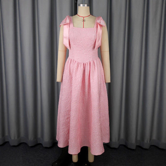 Damen Elegantes Abendkleid mit schimmernden Details und verspielten Rüschenschultern EB