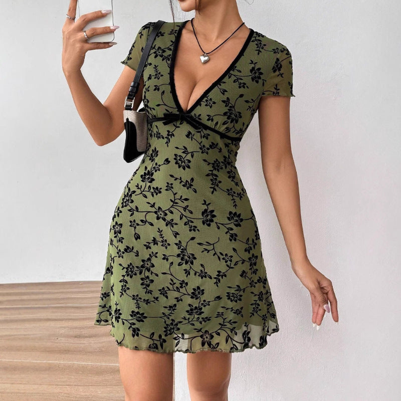 Damen Kurzarmkleid mit floralem Muster und tiefem V-Ausschnitt EB