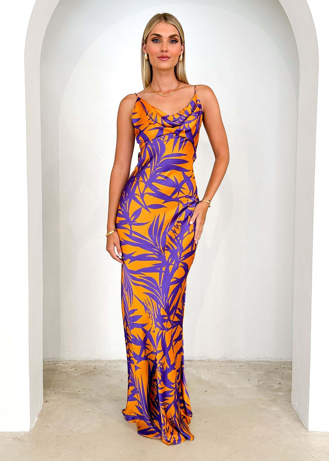 Damen Maxikleid mit tiefem Ausschnitt und floralem Print EB
