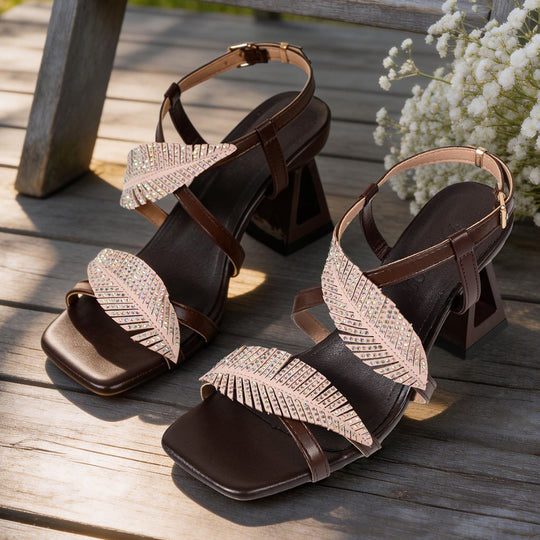 Damen elegante Sandalen mit modischen Riemen und geschwungener Absatzform EB