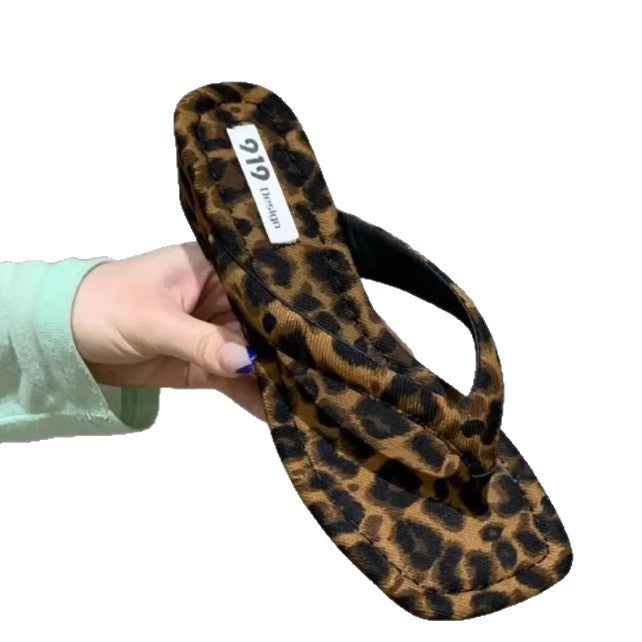 Damen komfortable Pantolette mit modischem Punktdesign EB