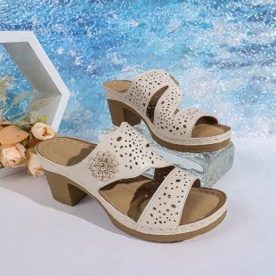 Damen Bequeme Sommer-Pantoletten mit eleganter Perforation EB