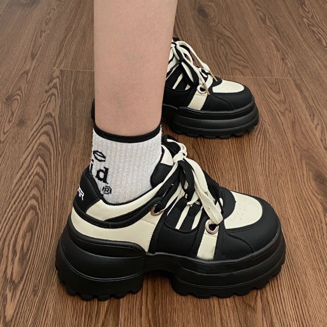 Damen Sportliche Chunky Sneakers mit rutschfester Laufsohle und atmungsaktivem Obermaterial EB