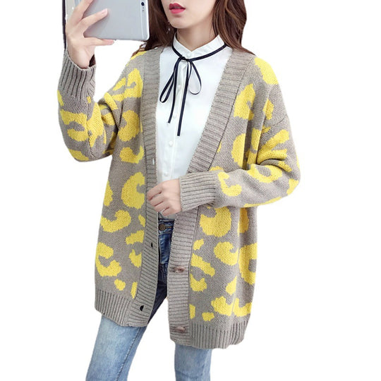 Damen Strickjacke mit modernem Leopardenmuster und praktischen Knöpfen EB