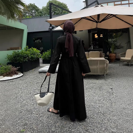 Damen Maxikleid im Hemdblusenstil mit Taillenwickel, weitem Tellerrock und breiten Manschetten EB