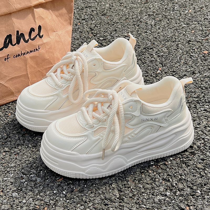 Damen Sportliche Plateau-Sneaker mit atmungsaktivem Obermaterial und rutschfester Sohle EB