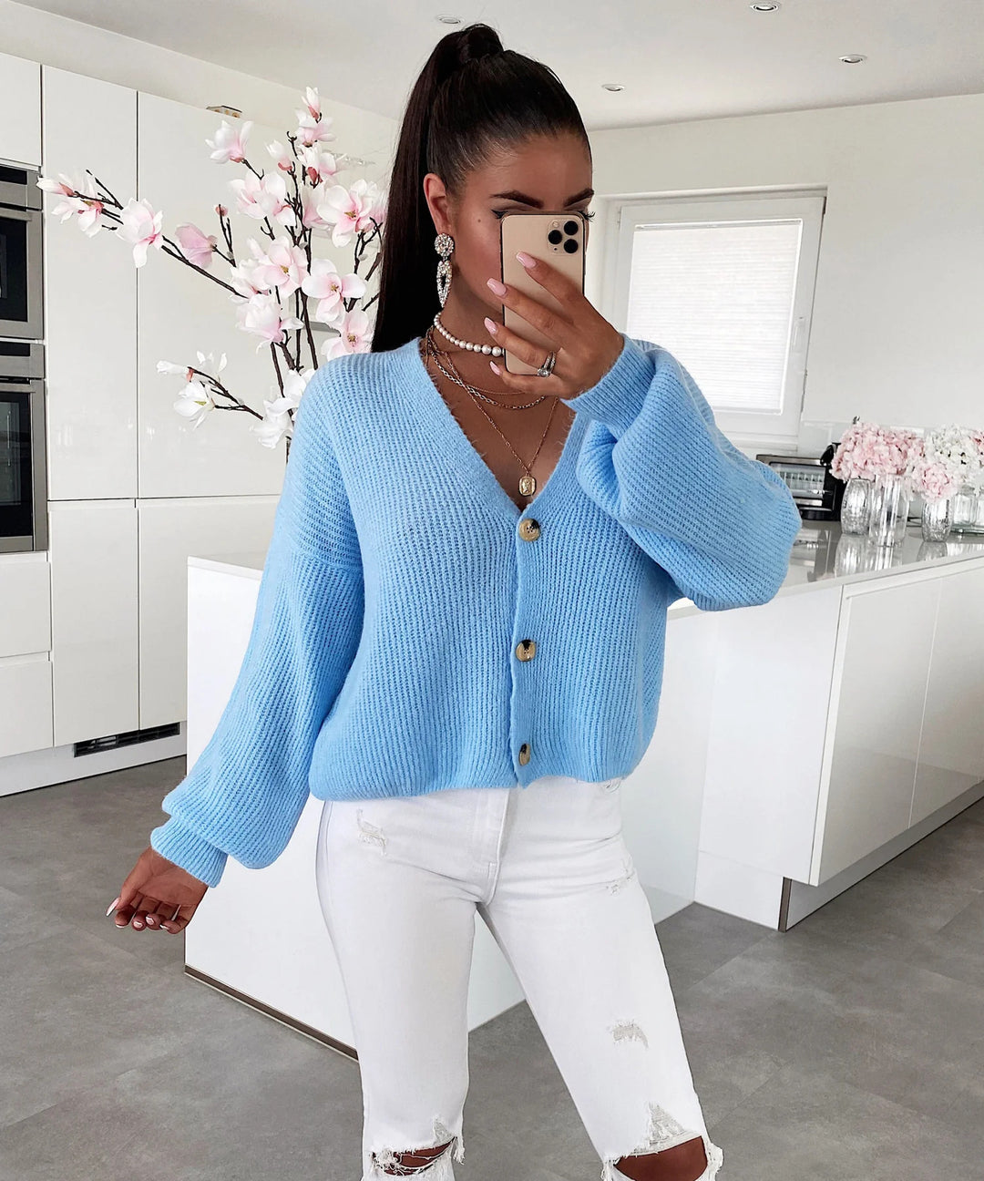 Damen Strickjacke mit voluminösen Ärmeln und hochwertigen Holzknöpfen EB