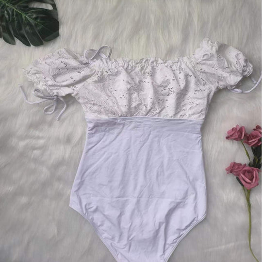 Damen Einteiler-Badeanzug mit romantischen Spitzen-Details EB