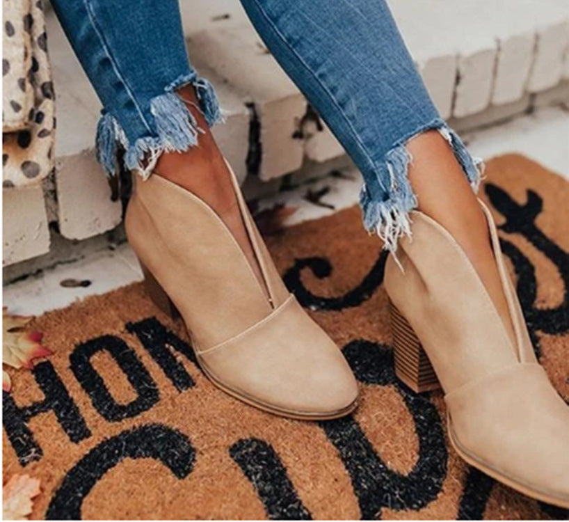 Damen Ankle Boots mit modischem Schnitt und hochwertiger Oberflächenstruktur EB