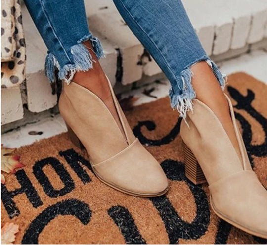 Damen Ankle Boots mit modischem Schnitt und hochwertiger Oberflächenstruktur EB