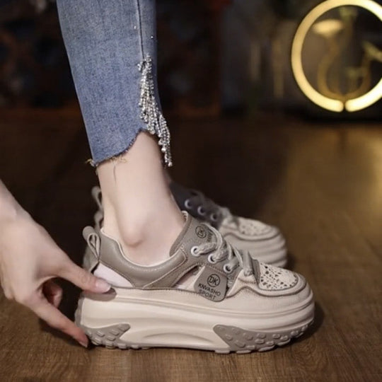 Damen Modische Sneaker mit luftigen Lochungen und dämpfender Laufsohle EB