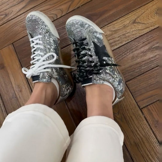 Damen Sneaker mit glitzerndem Obermaterial und kontrastierenden Schnürsenkeln EB