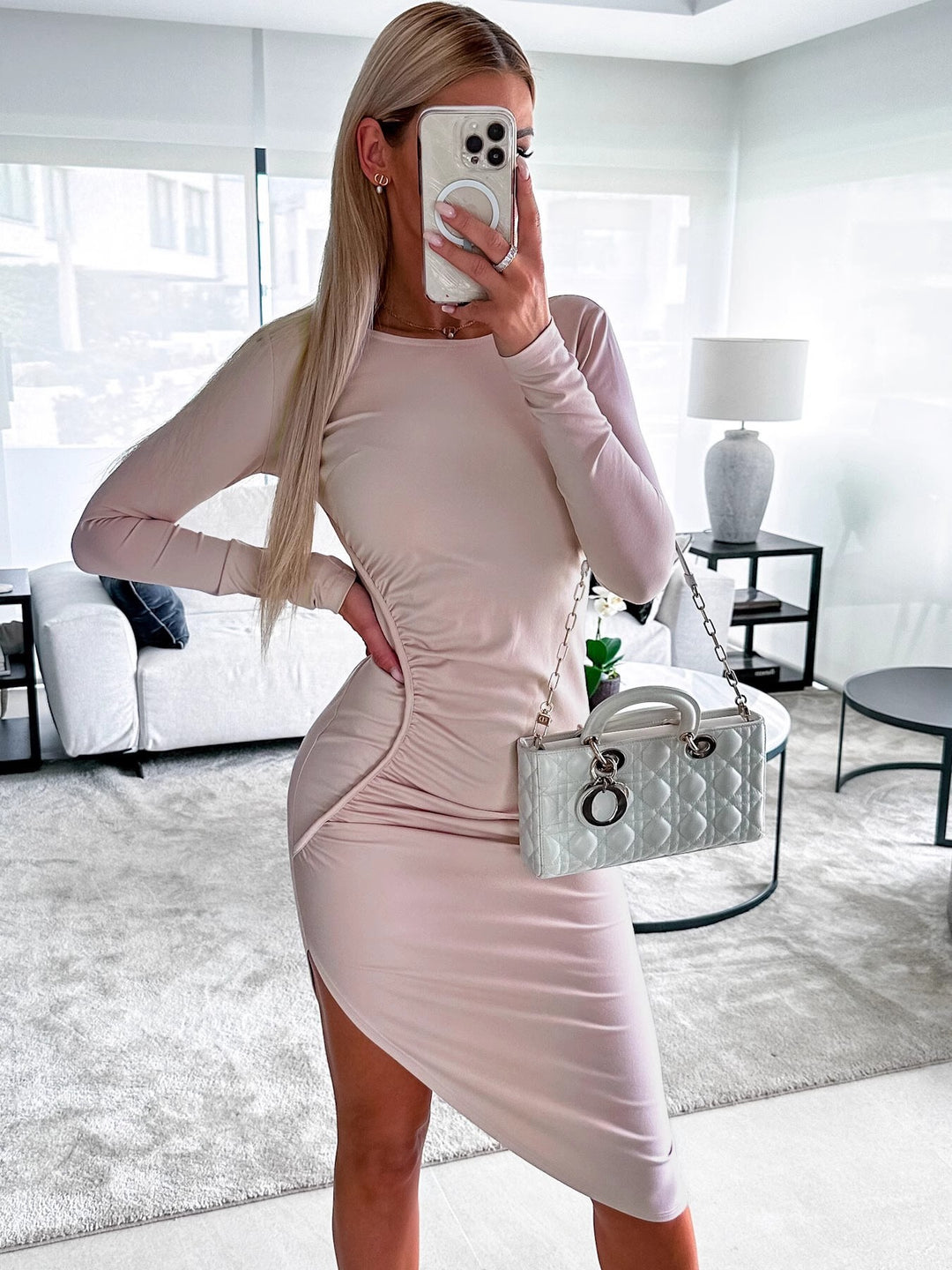 Damen figurbetontes Langarmkleid mit asymmetrischem Schnitt und Raffungen EB
