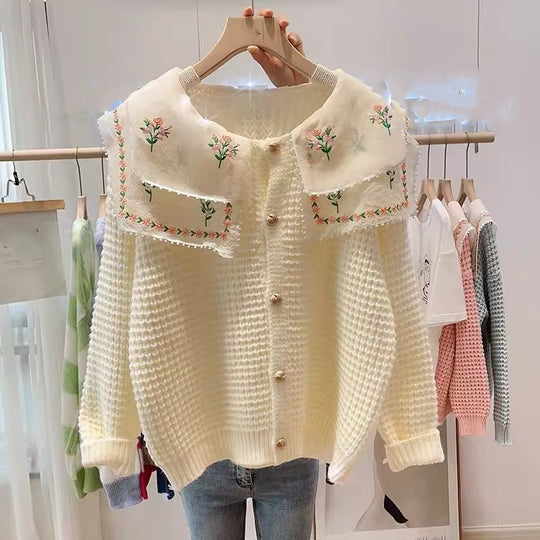 Damen gestickterCardigan mit weit geschnittenem Kragen EB
