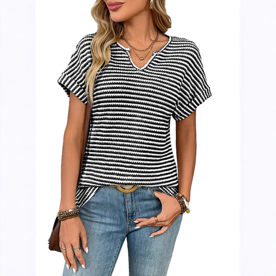 EB | Locker gestreiftes T-Shirt mit V-Ausschnitt