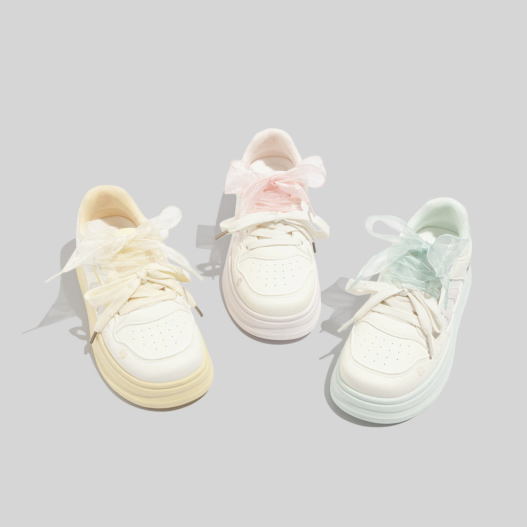 Damen Sportliche Sneaker mit dekorativen Details und atmungsaktiven Netz-Einsätzen EB