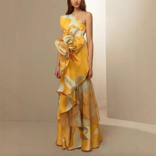 Damen elegantes asymmetrisches Abendkleid mit fließendem Rock und auffälligen Rüschendetails EB