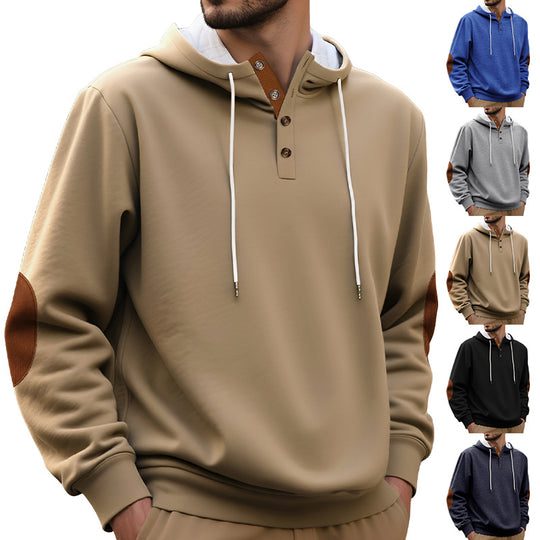 Herren nan Kapuzenpullover im puristischen Freizeitstil mit Henley-Knopfleiste, kontrastierter Kapuzeninnenseite und Ellenbogenaufnähern EB