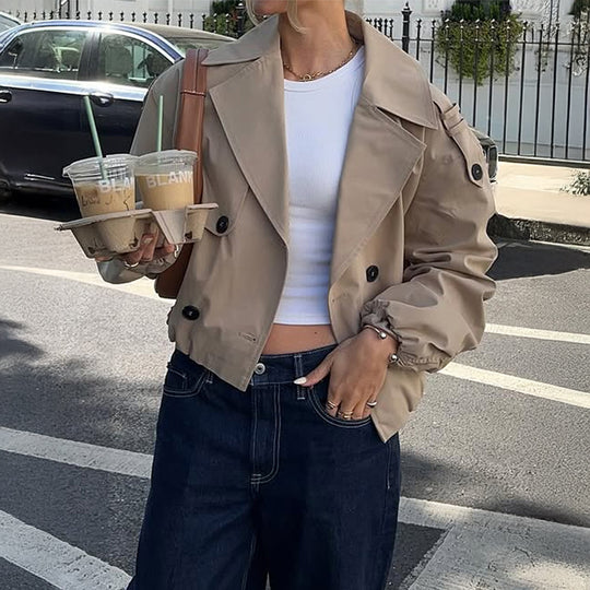 Damen nan verkürzter Trenchcoat mit doppelt geknöpfter Vorderseite, weitem Revers und elastischen Manschetten EB