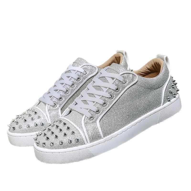 Damen glitzernder Low-Top Sneaker mit spitzem Nietenbesatz und gepolstertem Lederfutter EB