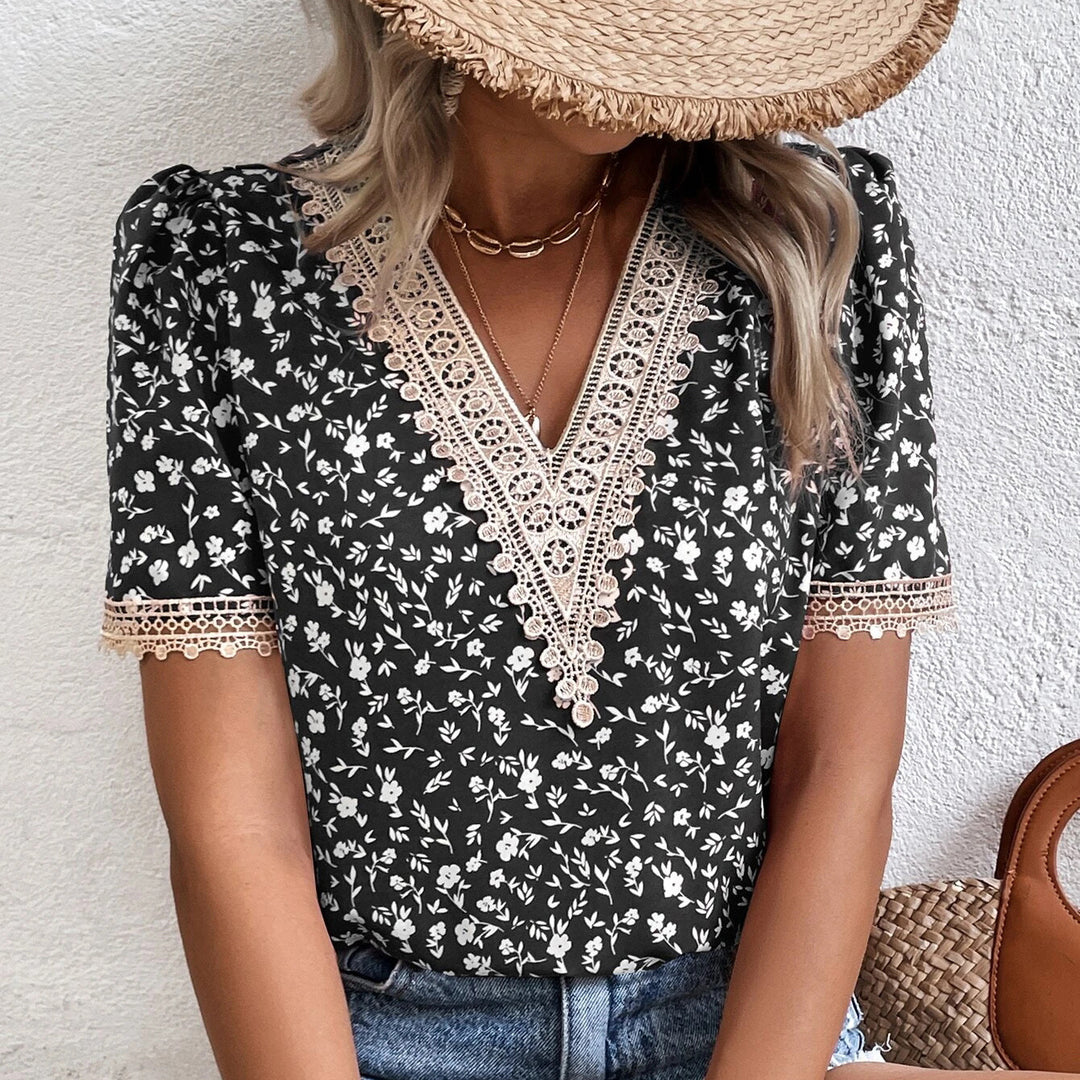 Damen Bluse mit V-Ausschnitt und feinen Spitzenakzenten EB