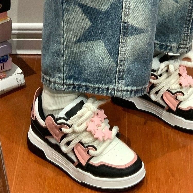 Damen Sneakers mit dekorativen Sternen von EB