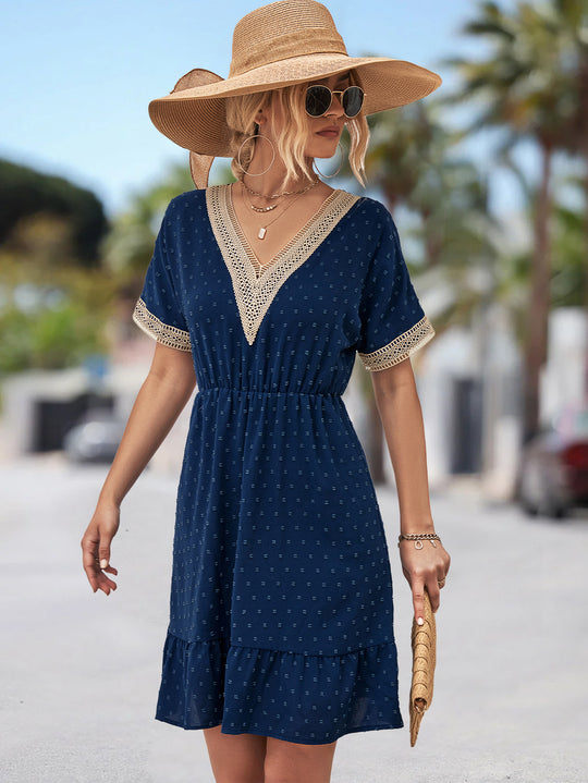 Damen Freizeitkleid mit V-Ausschnitt und Spitzenakzenten EB