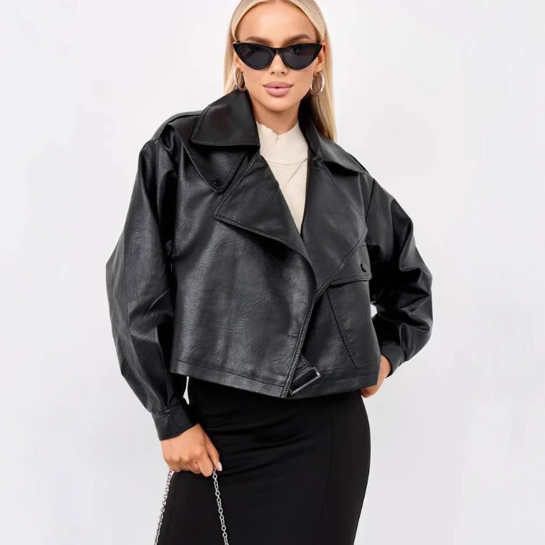 Damen Cropped Bikerjacke aus Kunstleder mit oversized Schnitt und strukturierten Details EB