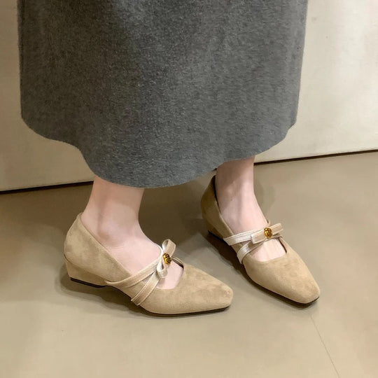 Damen Halbschuhe mit elegantem Riemen und angenehm gepolstertem Fußbett EB