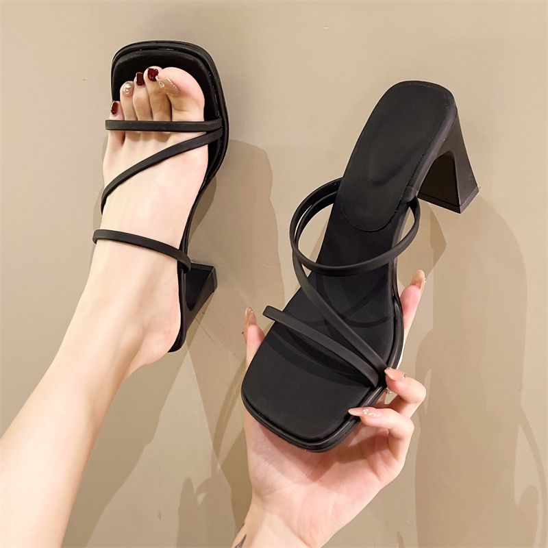 Damen elegante Sandaletten mit schickem Blockabsatz und feinen Riemchen EB