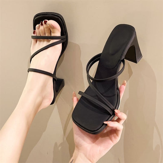 Damen elegante Sandaletten mit schickem Blockabsatz und feinen Riemchen EB