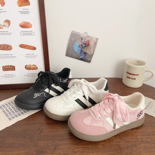 Damen Sneakers im verspielten Design mit Hello Kitty-Applikationen EB